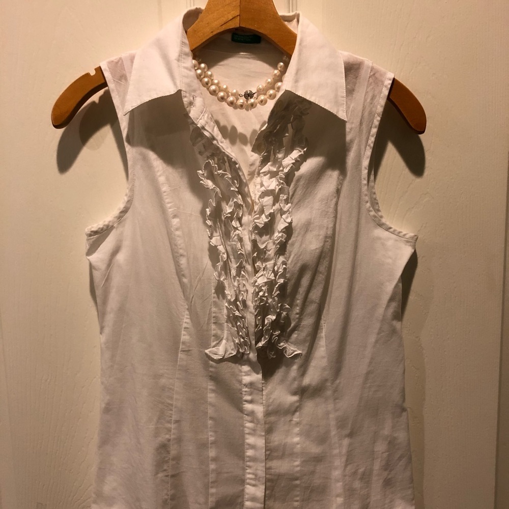 EUC United Colors Benetton white sleeveless shirt